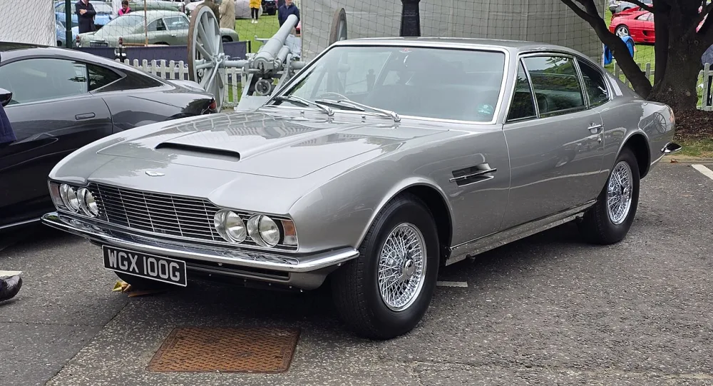 2022 Aston Martin DBS