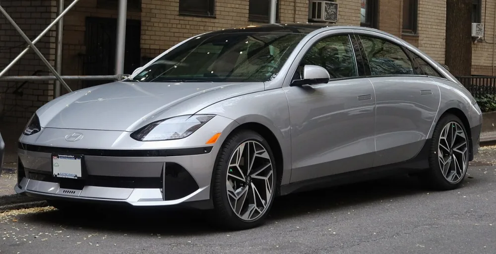 2023 Hyundai Ioniq 6 Long range RWD (18 inch Wheels)