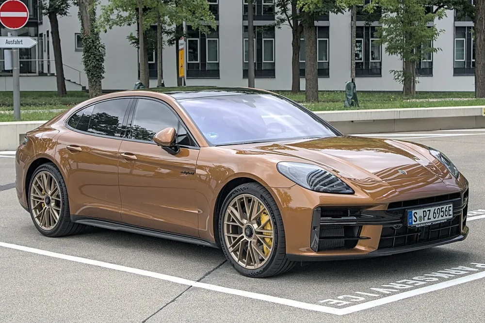 2023 Porsche Panamera 4