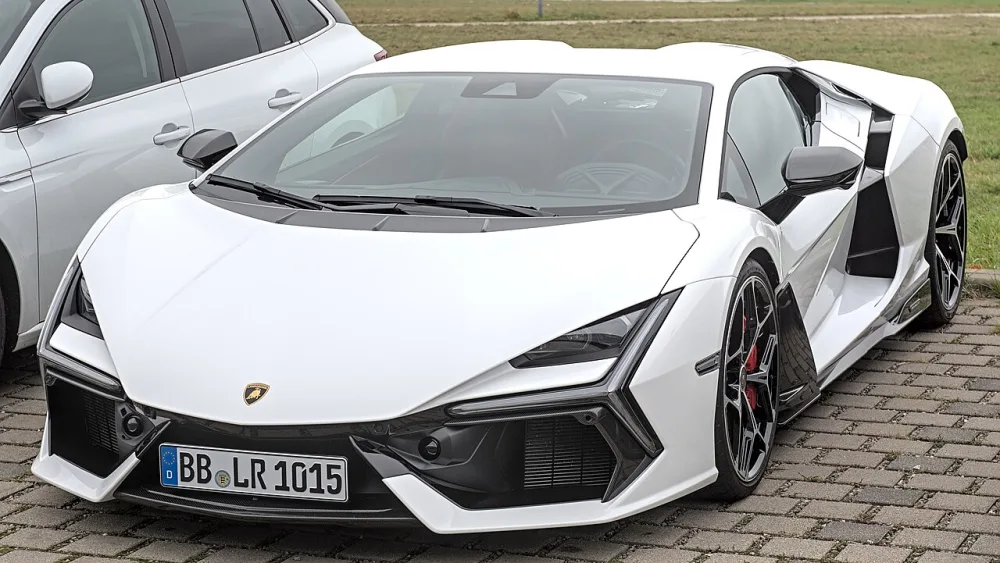 2024 Lamborghini Revuelto