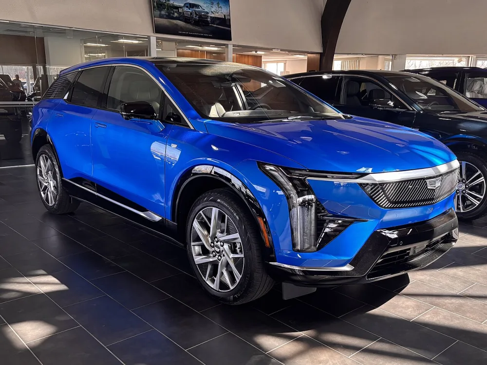2025 Cadillac LYRIQ AWD (11 kW Charger)
