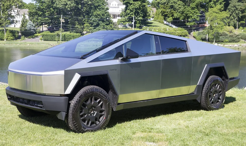 2025 Tesla Cybertruck Long Range