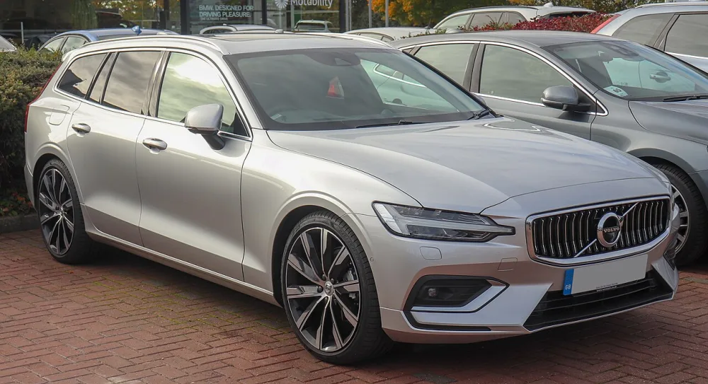 2025 Volvo V60 T8 AWD